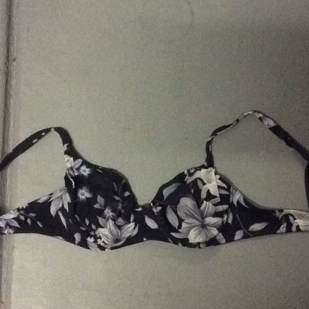 Victoria’s Secret bra -34C